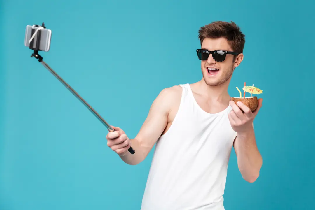 Vlog İçin Tripod mu Selfie Çubuğu mu? Doğru Seçim Rehberi